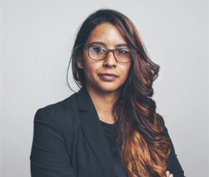 Frau, Ferienhaus-Administration, Verwaltung, Vermietung, professionelles Management.